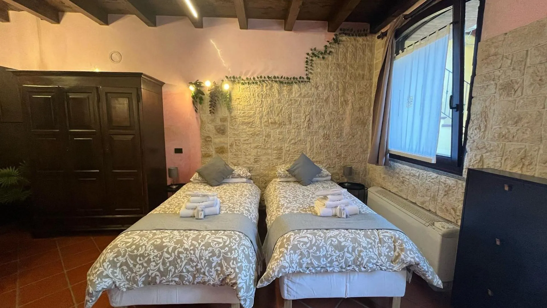 Apartment Monolocale Elvira Abbadesse Guest House Milan Italy
